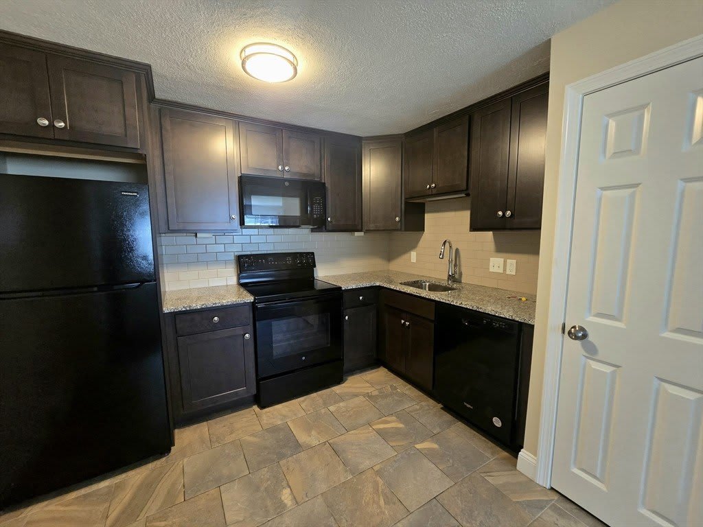 725 Broad St – photo 3