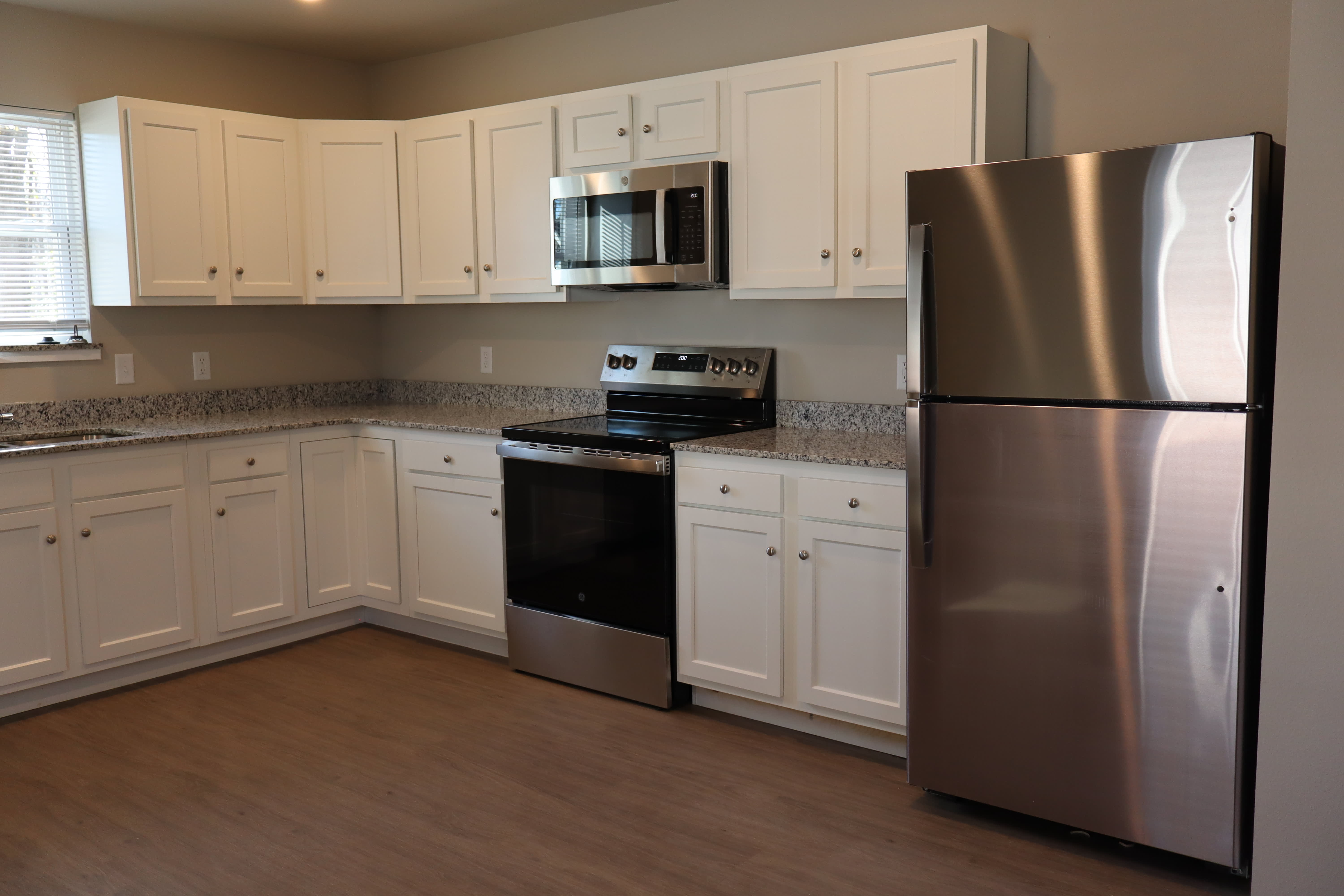 1328 Seals St – photo 3