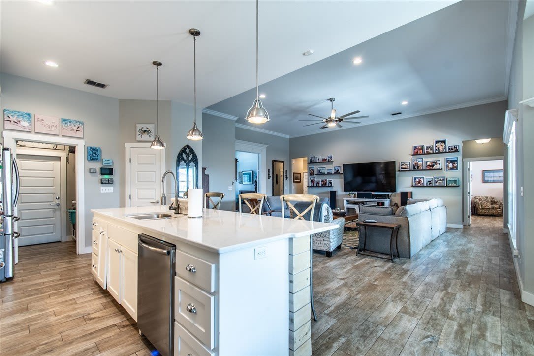 15422 Dyna Street – photo 4