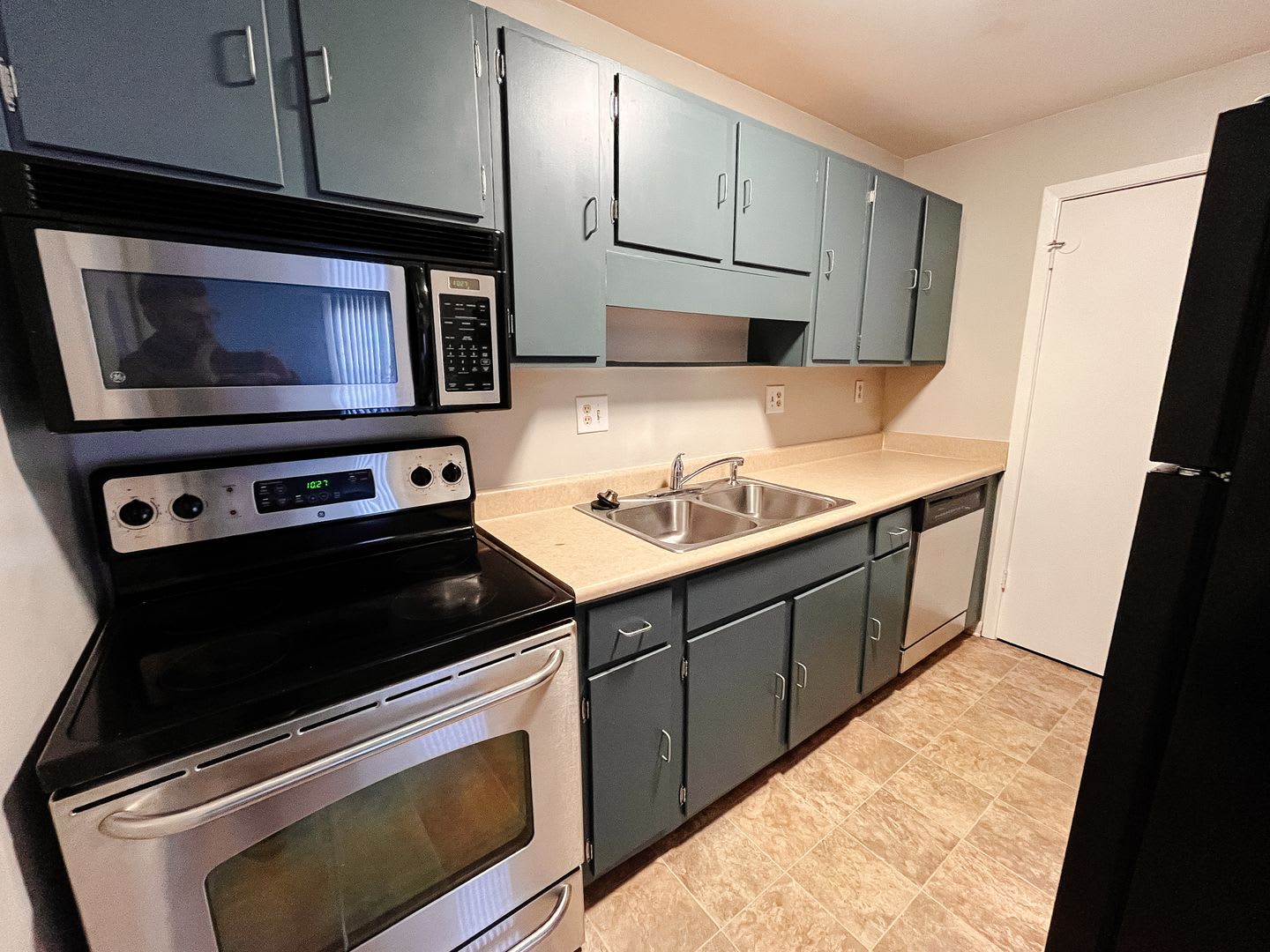 2 Bedroom 1 Bathroom Condo – photo 2