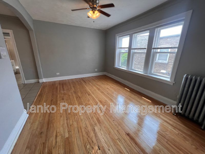 9453 S Loomis St – photo 4