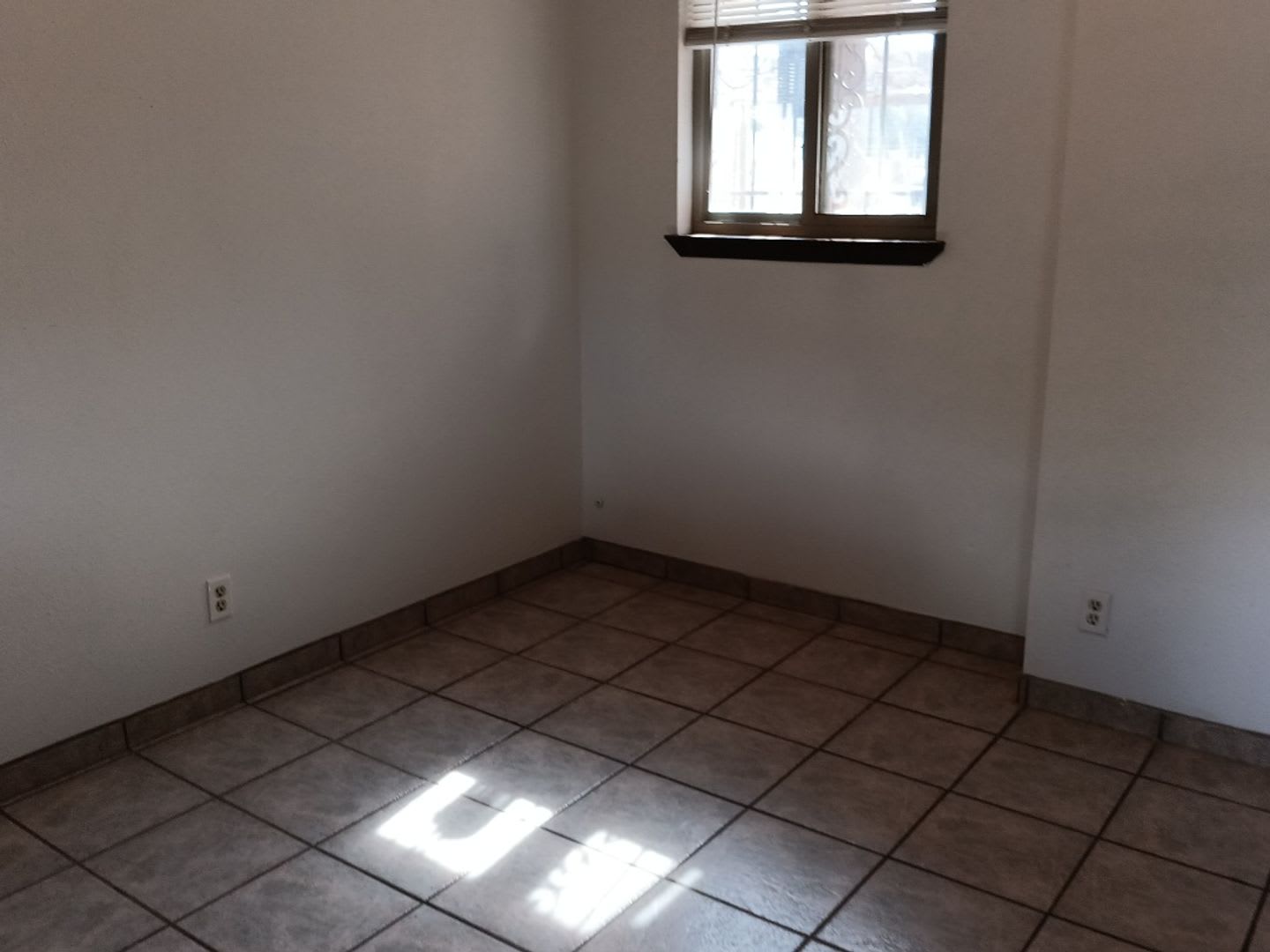 3 Bedroom, 2 Bathroom Home! Schedule a Showing! – photo 4