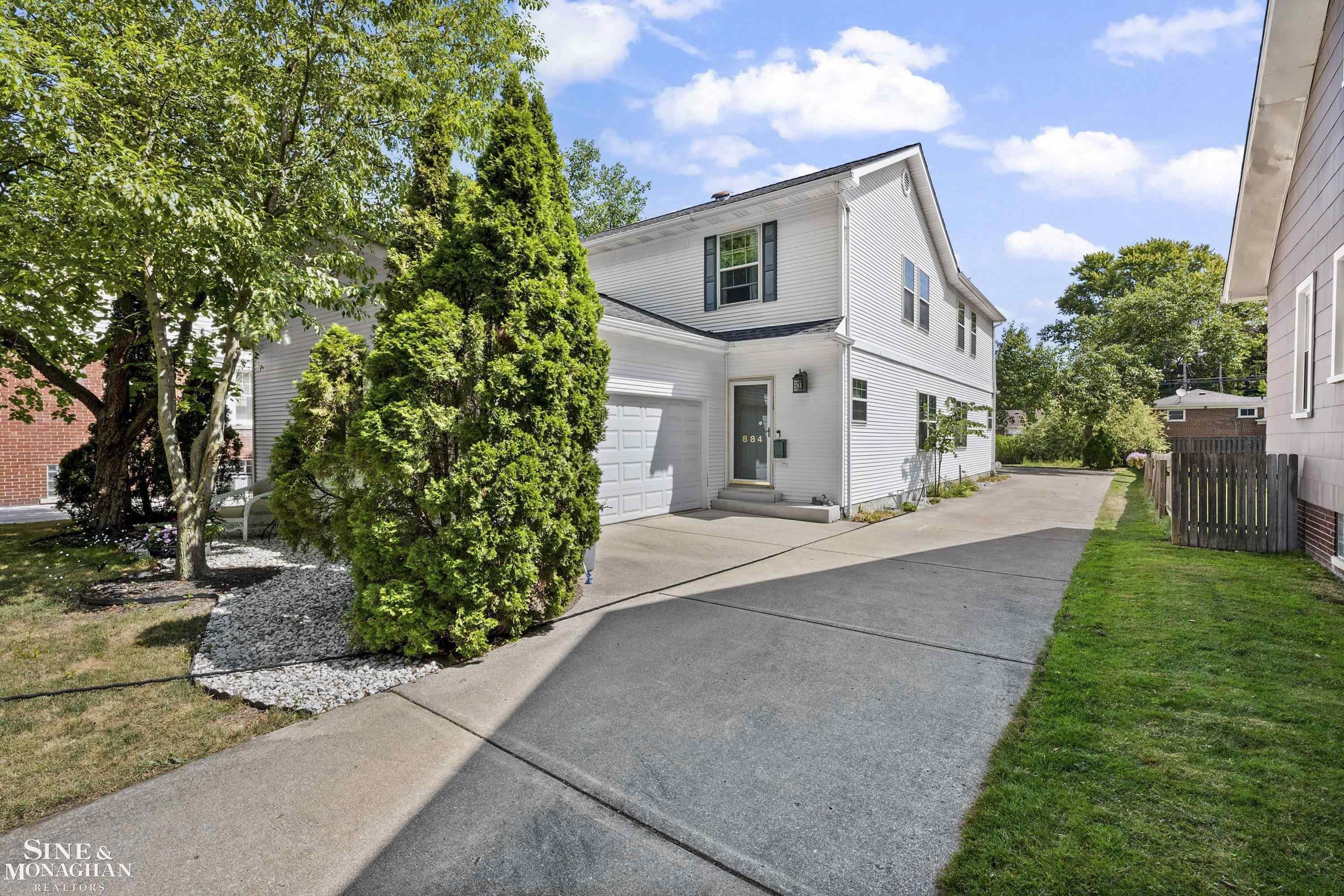 886 St. Clair Avenue – photo 4
