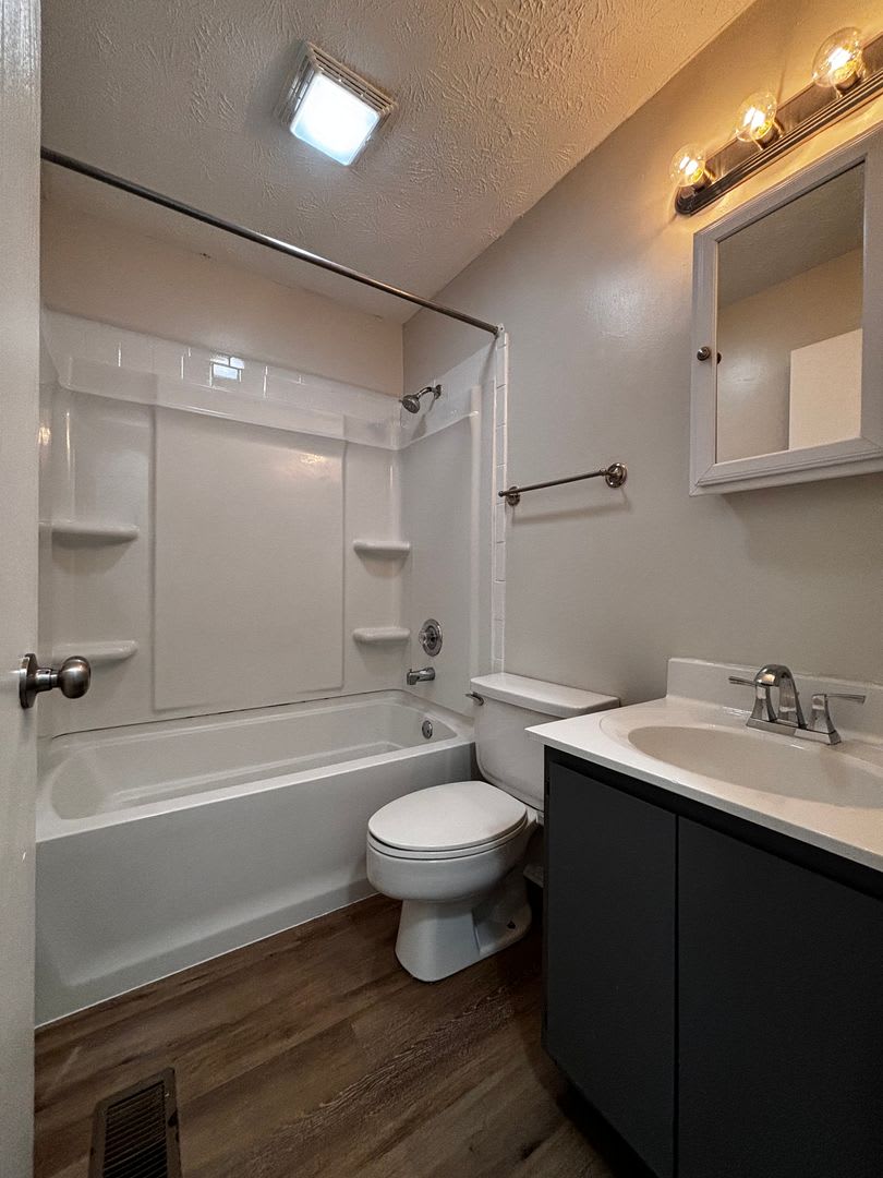 Charming 2 Bed 1 5 Bath Condo With Carport Butler Township – photo 5