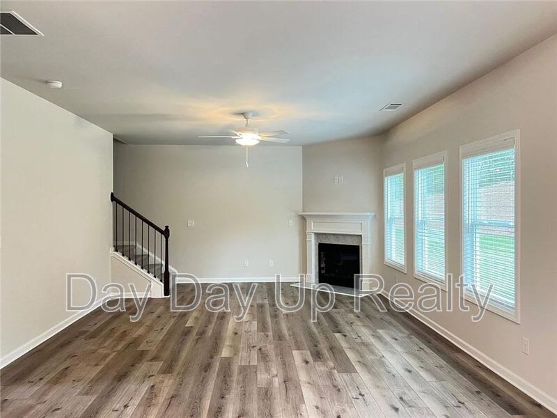 274 Fox Creek Dr – photo 2