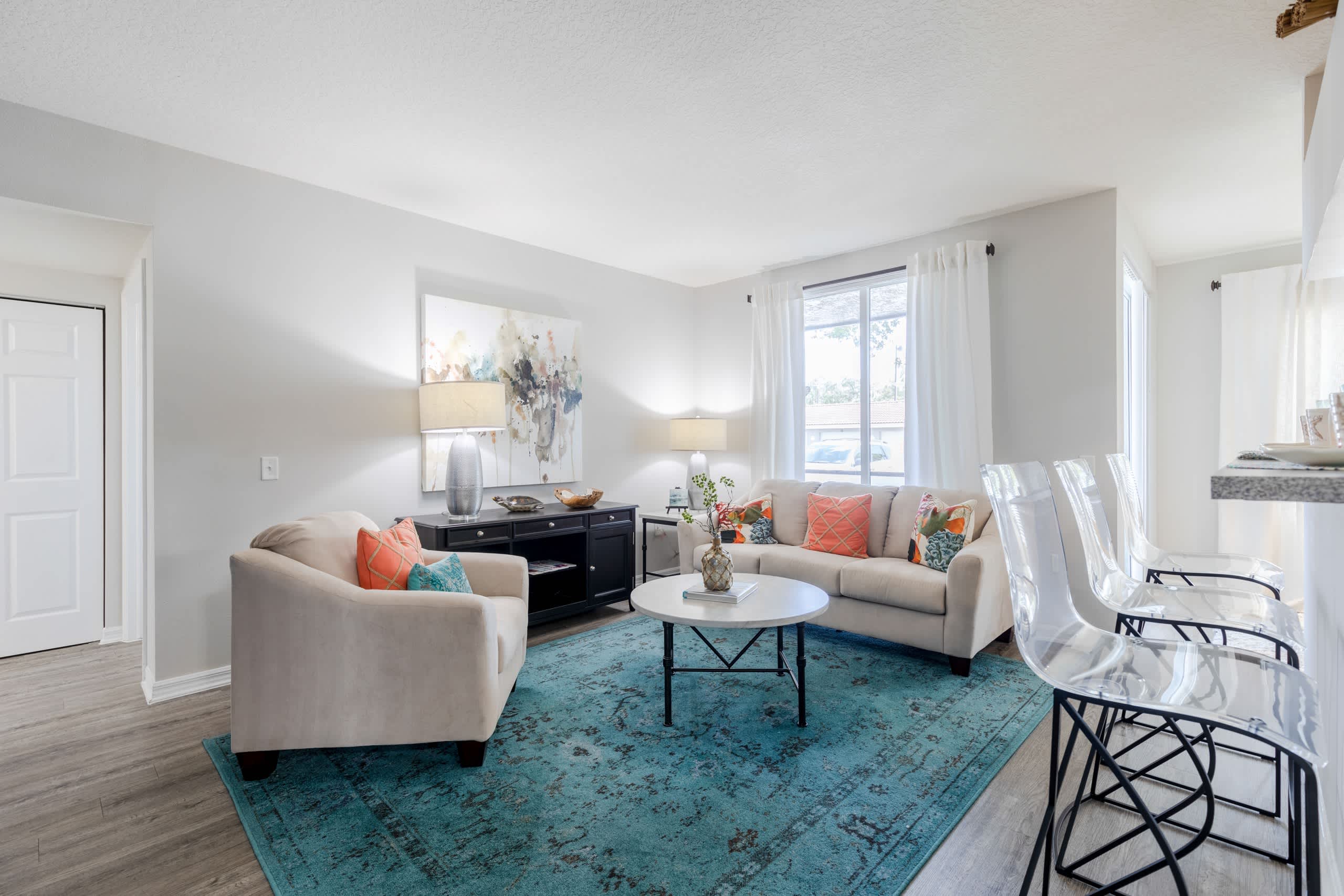 1933 Ne Lake Place – photo 2