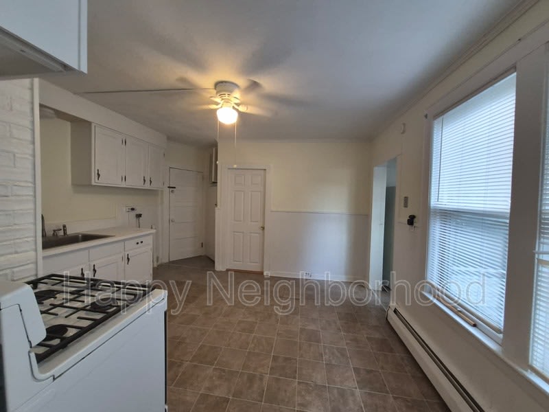 209 Pearl StreetUnit 2 – photo 2