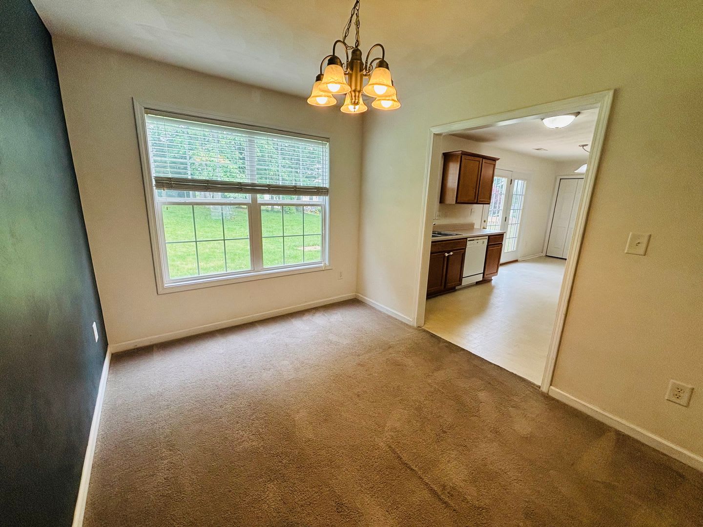 4 Bedroom 2.5 Half Bath House with 2 Car Garage – photo 5
