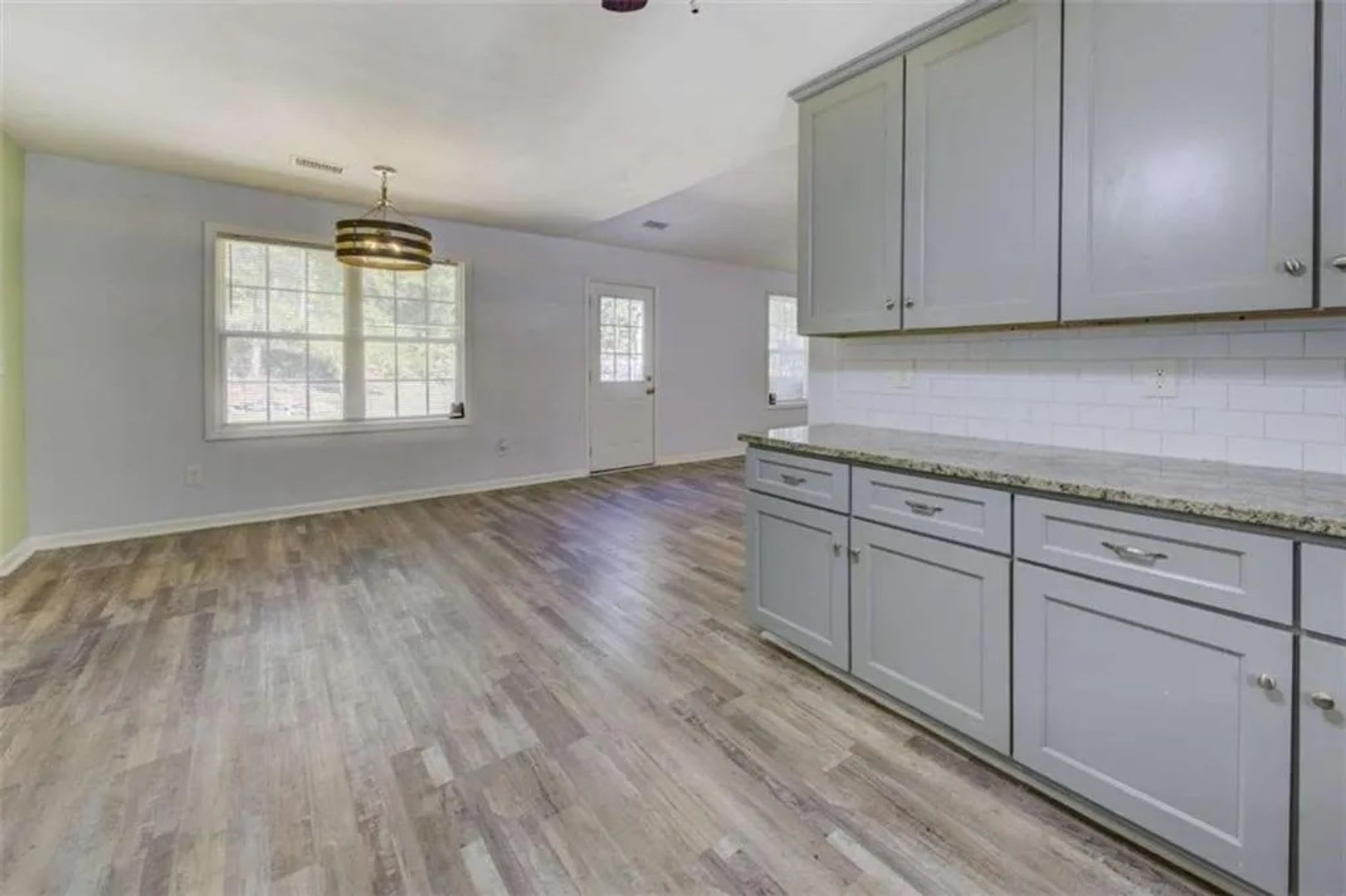 Room in 3 Bedroom Home at Navajo Trl – photo 2