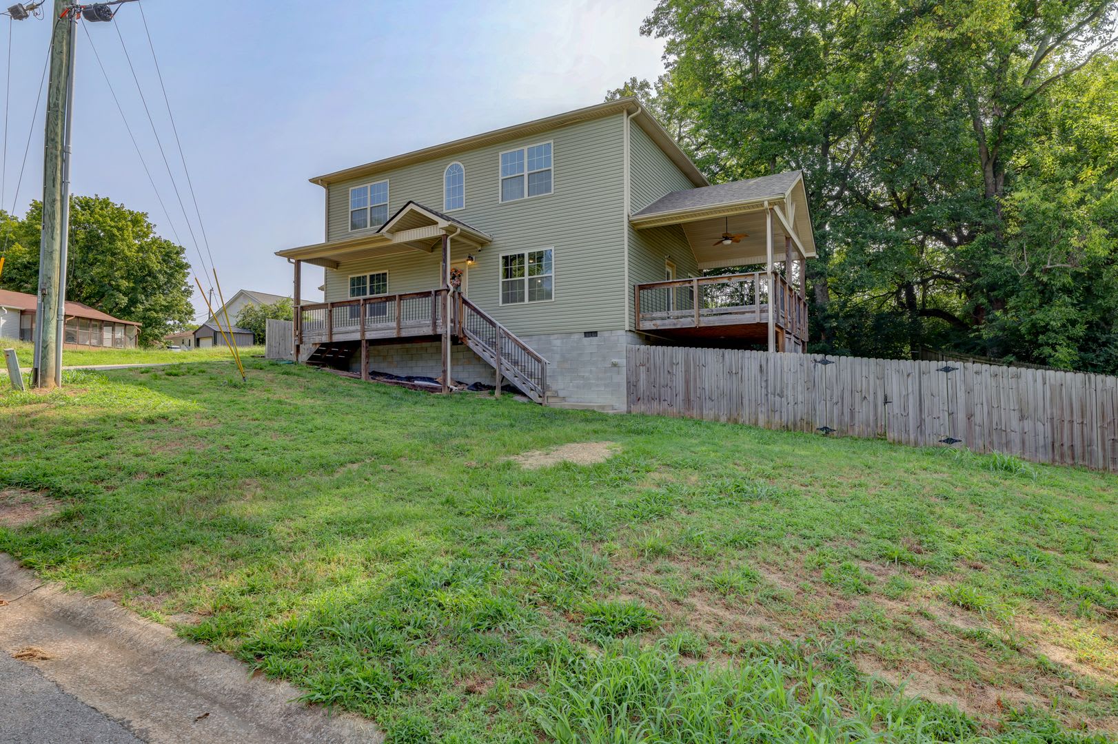 4 bed 2.5 bath Fresh paint and gorgeous layout. – photo 4