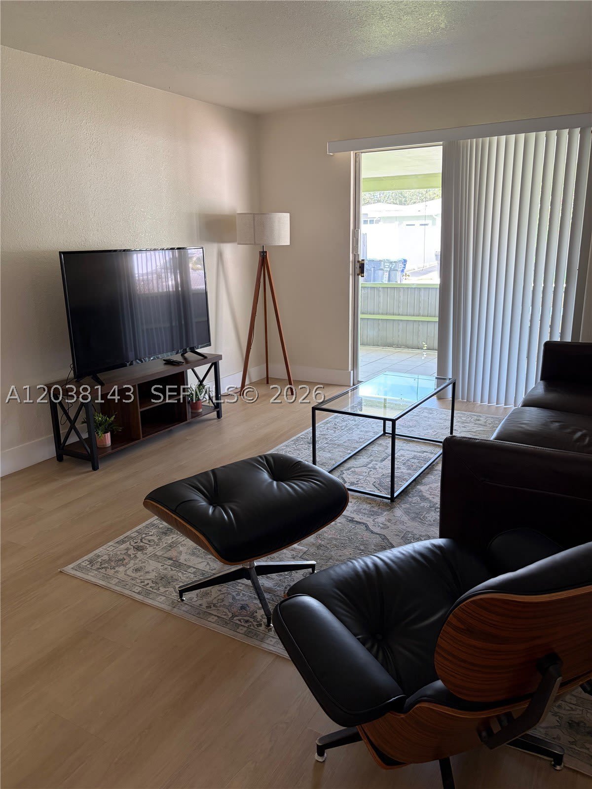 1635 Dewey St – photo 4