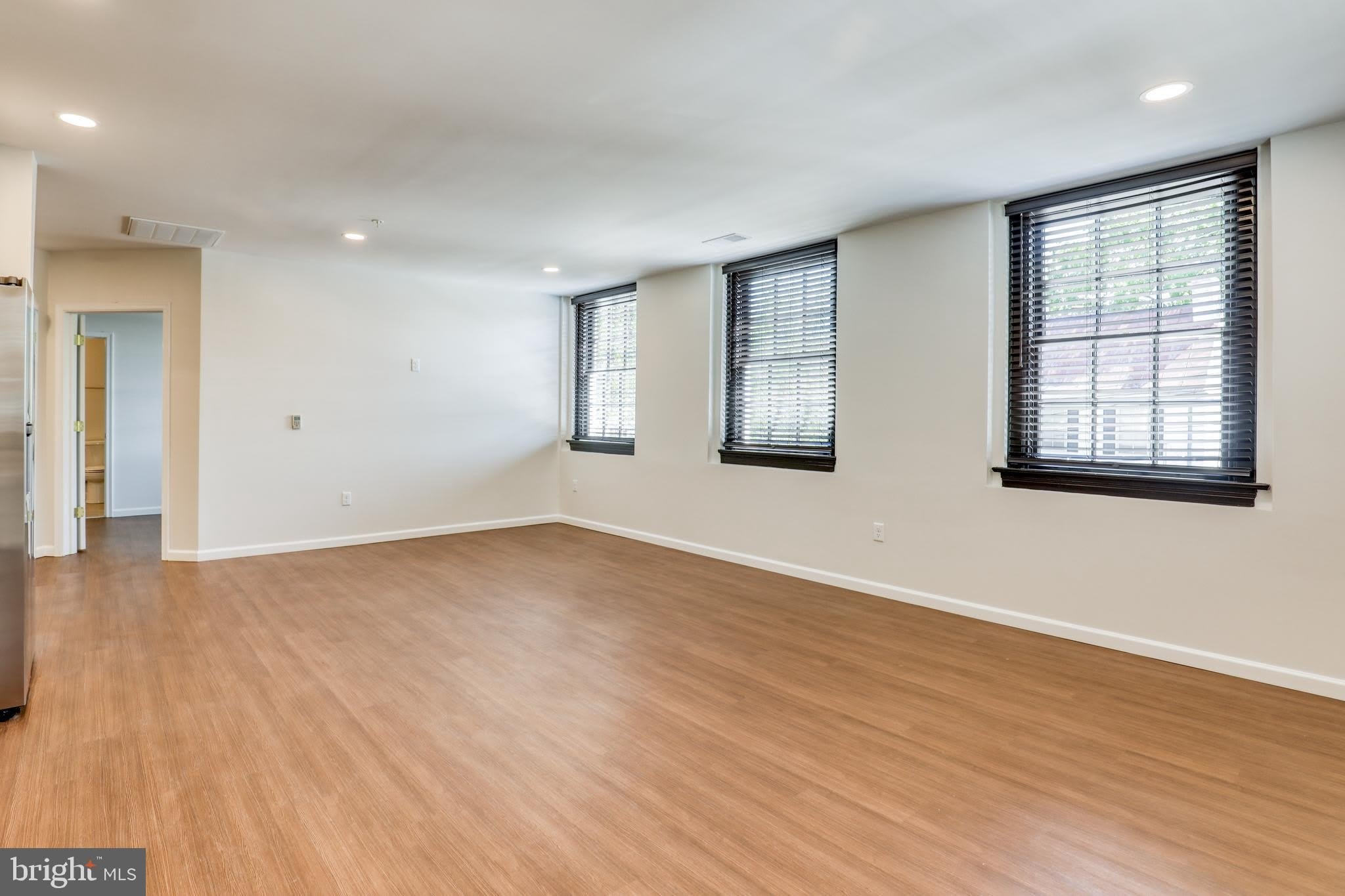210 E BOSCAWEN ST – photo 5