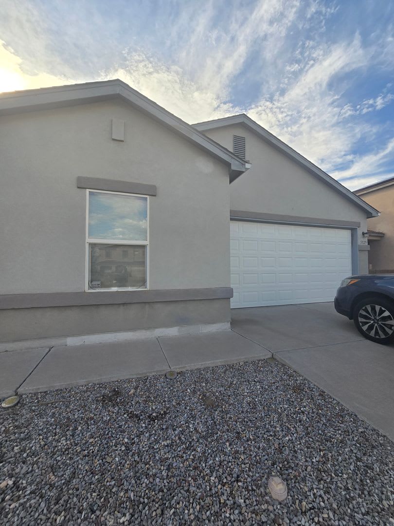 3-4 bedroom in Enchanted Hills! – photo 2