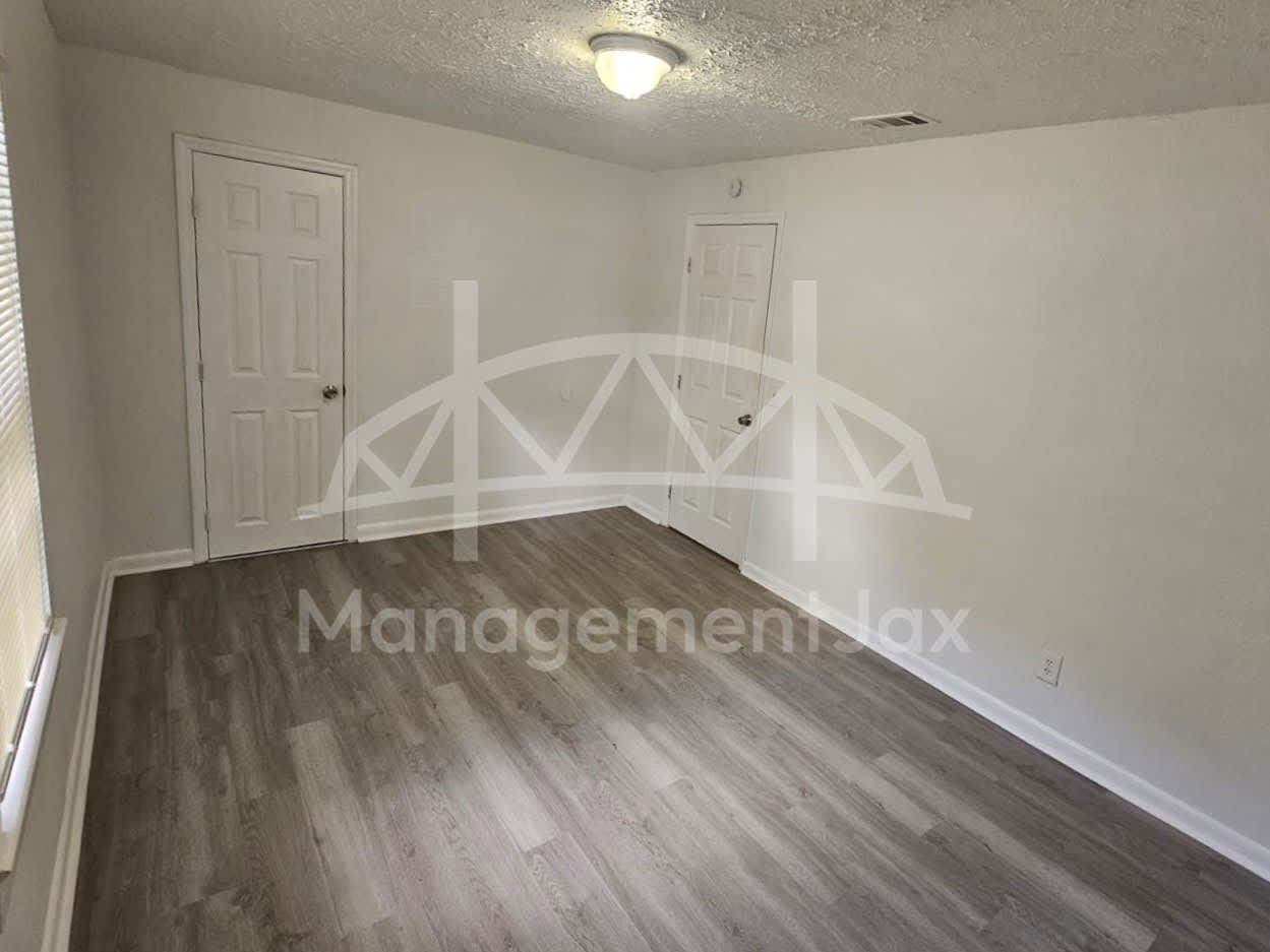 2210 Pullman Avenue – photo 5
