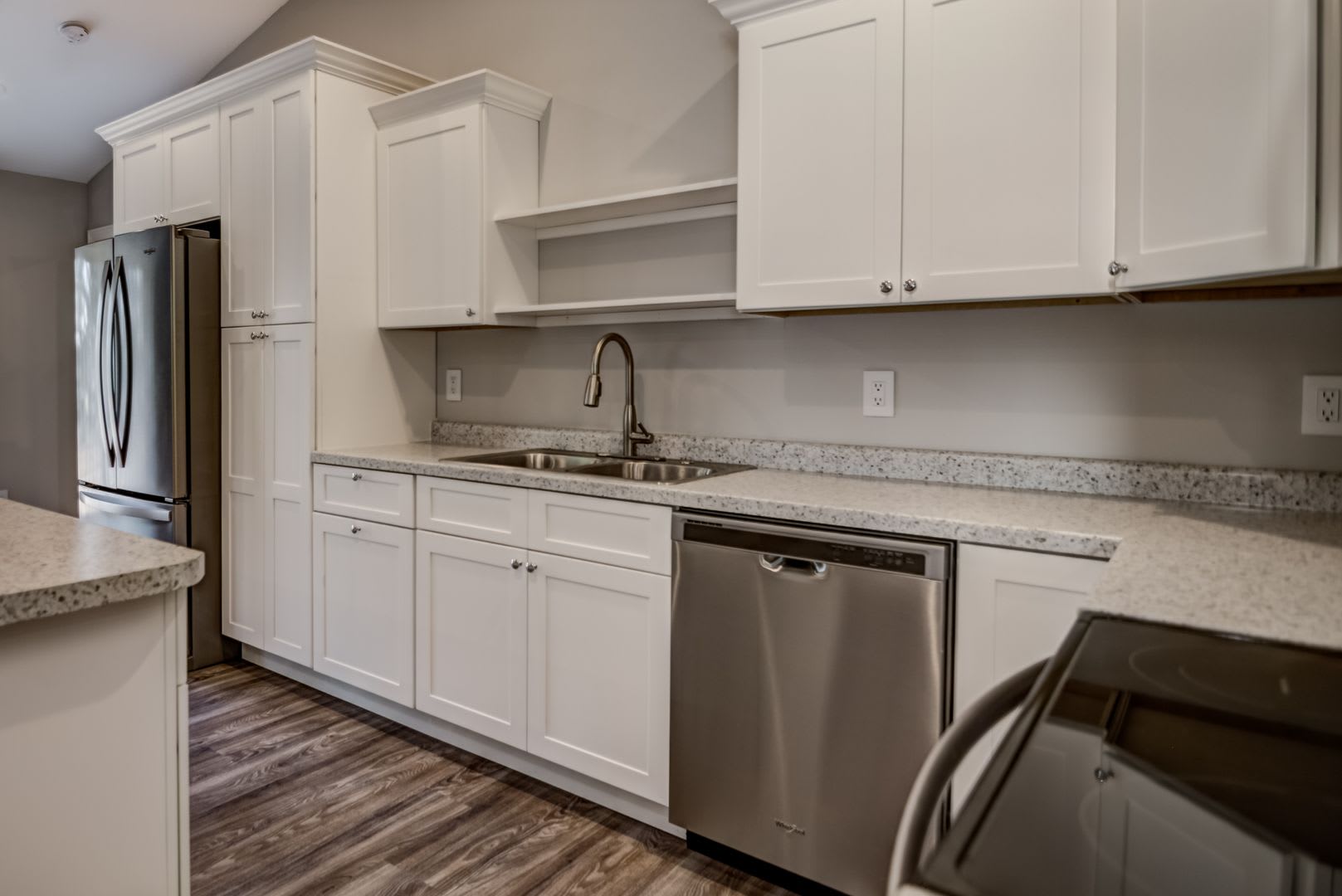 Like New 3 Bedroom Town Home – photo 2