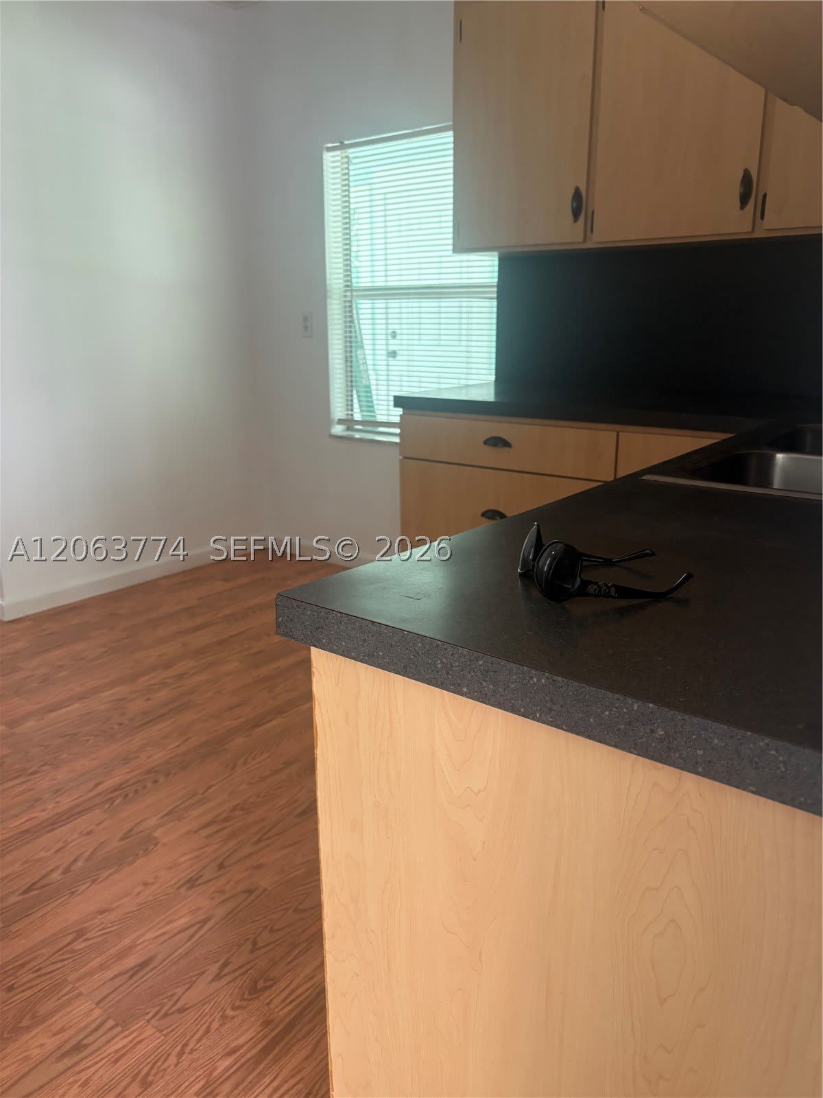 429 49th St – photo 4