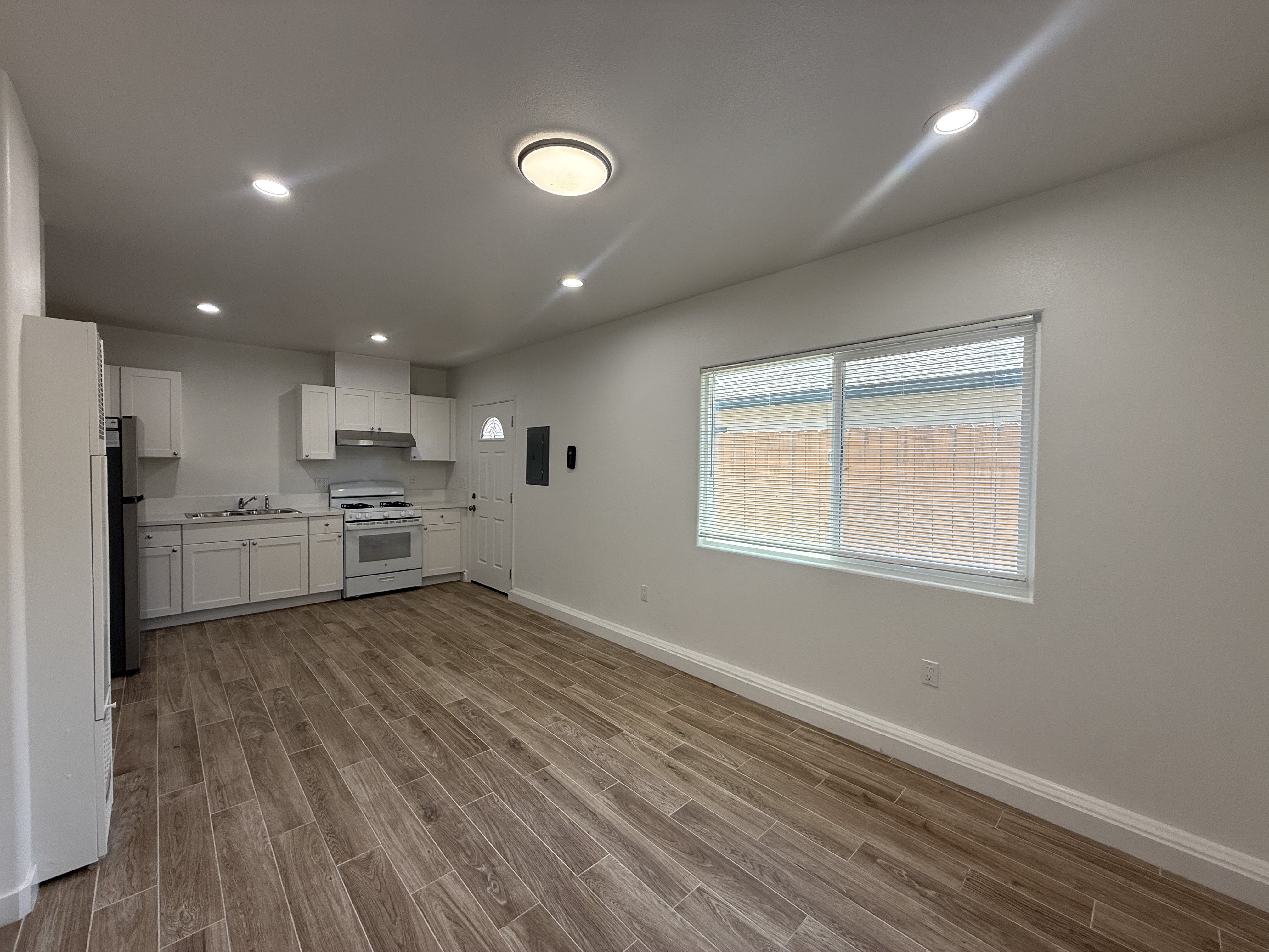 1304 W Nectarine Ave # A – photo 2