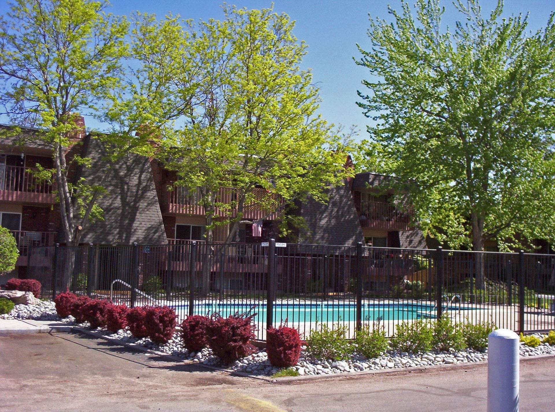 Monaco Parkway Apartments – photo 2