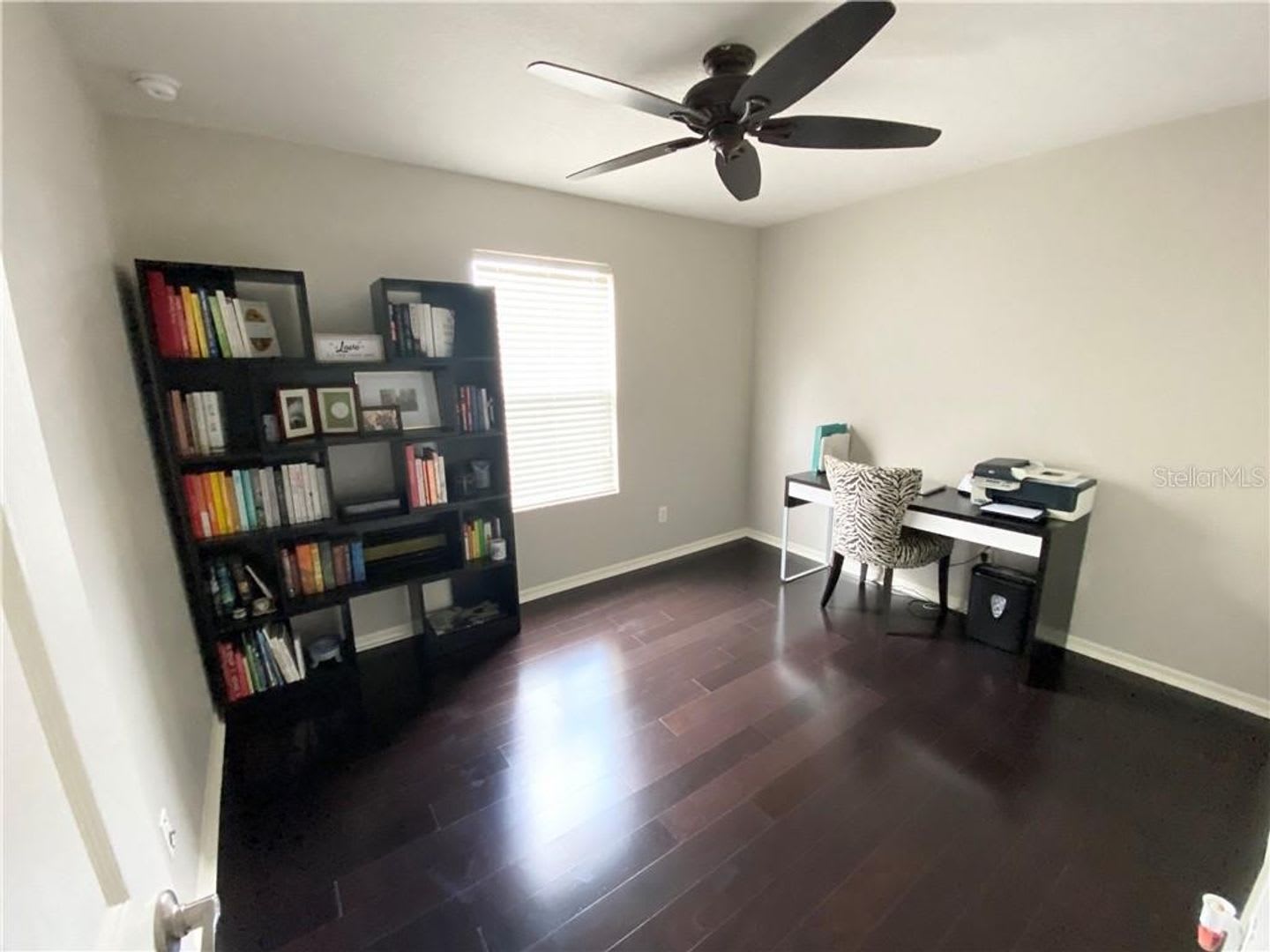SUPER LOCATION FOR THIS 2 story 3 bdrm TOWNHOUSE!! – photo 3