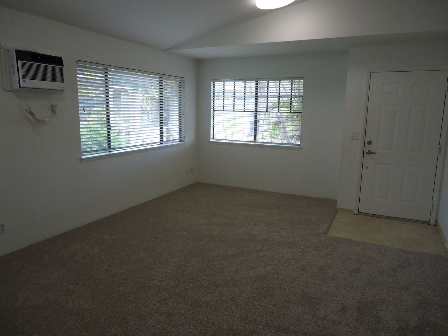 Clean 3 bedroom, 2 bath, 2 car garage home in Mililani Mauka – photo 2