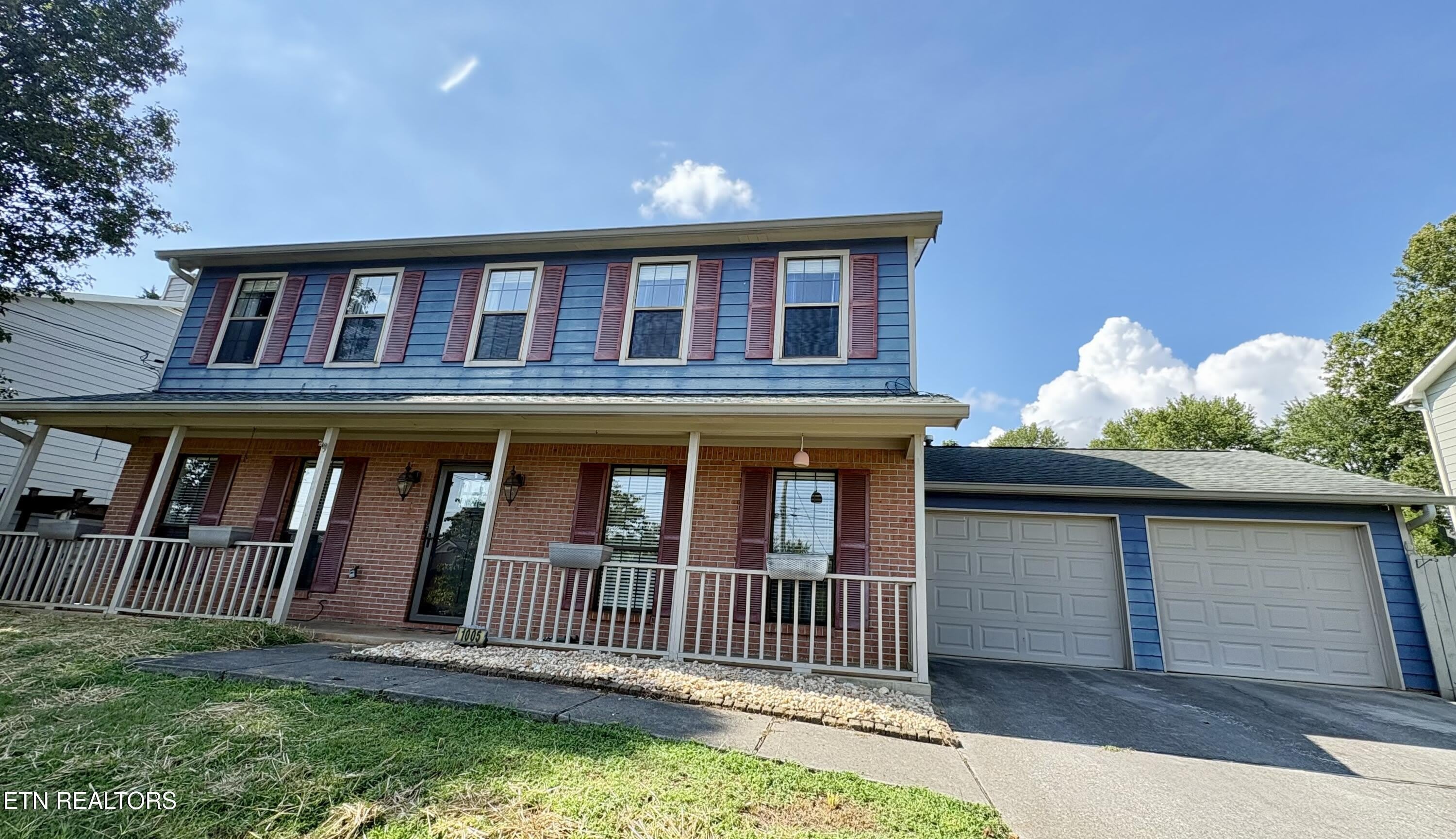 1005 Harbour Shore Drive – photo 1