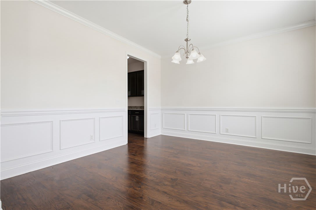 105 Grimsby Road – photo 5