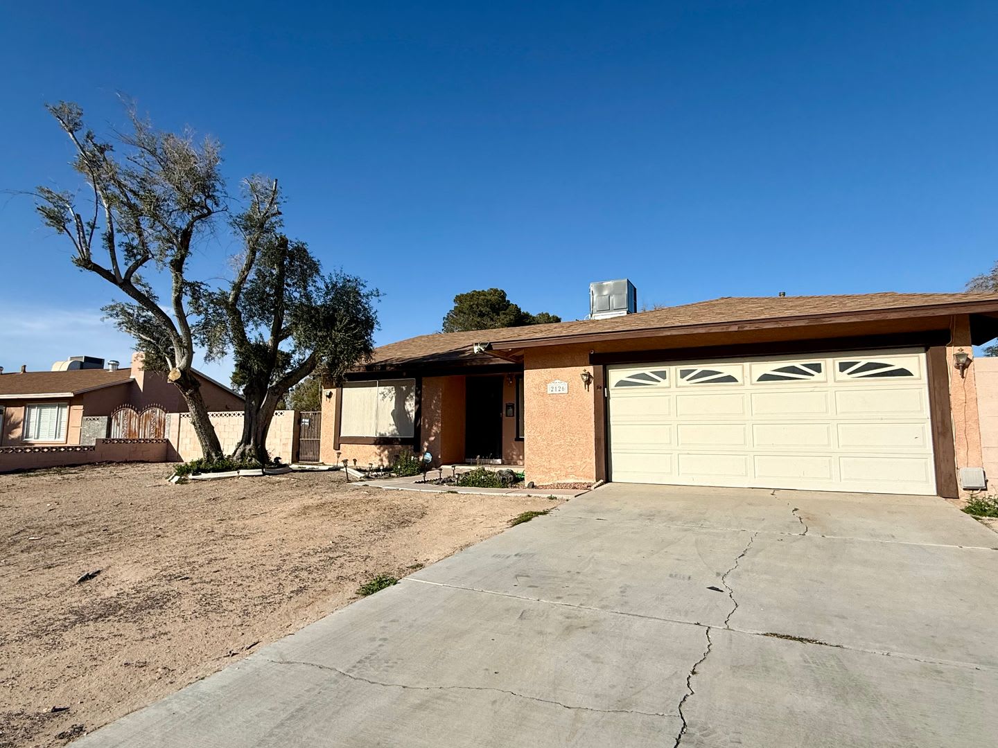 Fully Furnished 4-Bedroom Home in Prime Central Las Vegas Location – photo 1