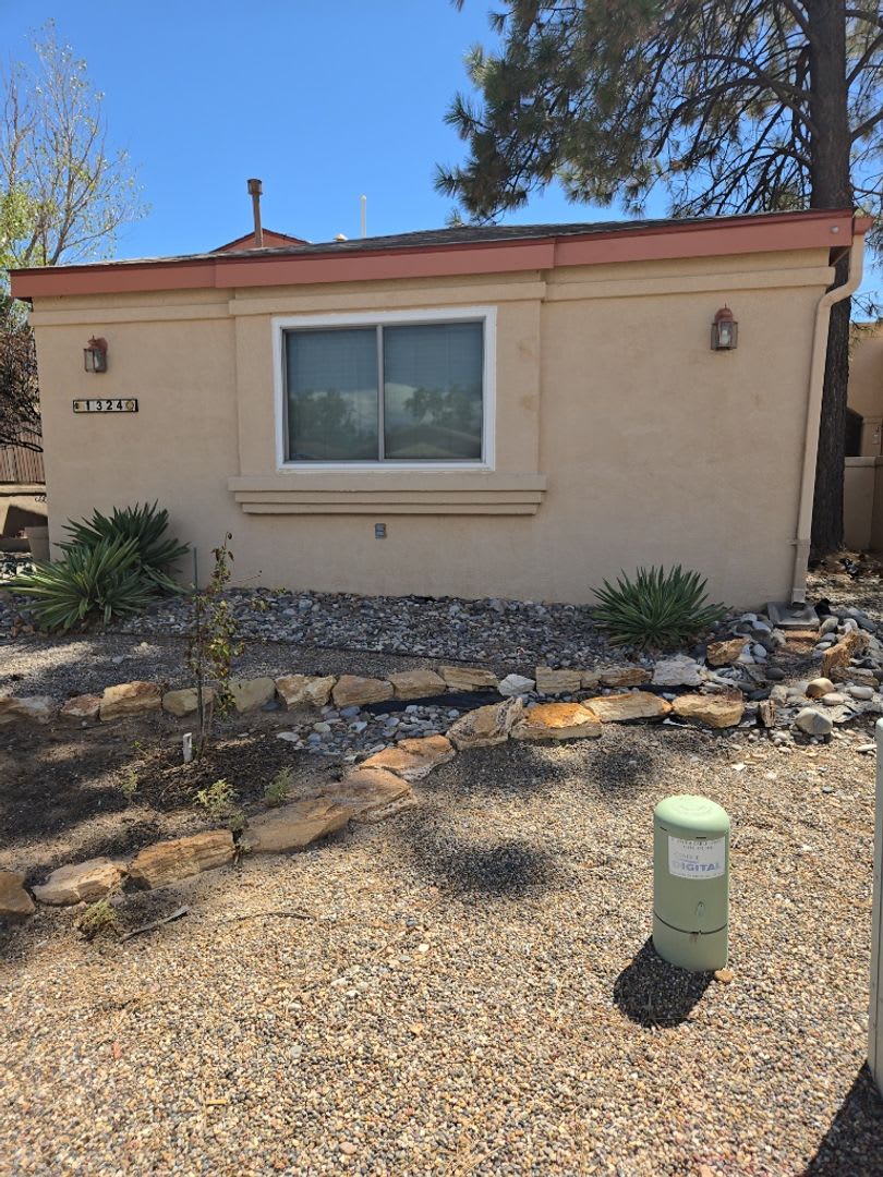 2-bedroom, 1-bathroom home located in the vibrant city of Albuquerque – photo 2