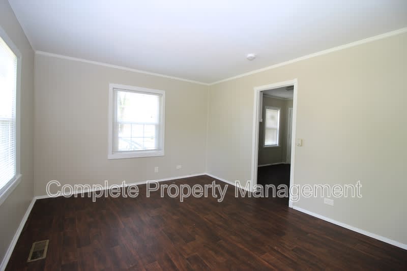 449 7Th Street West 1 – photo 2