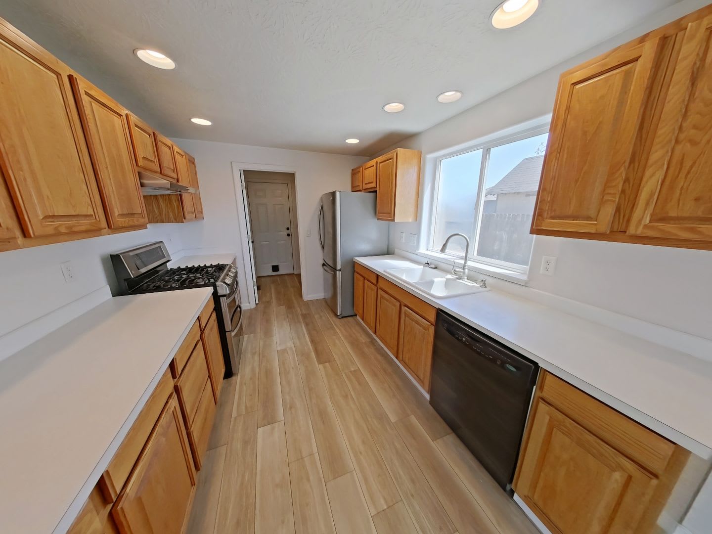 4 Bedroom On A Large Corner Lot – photo 4