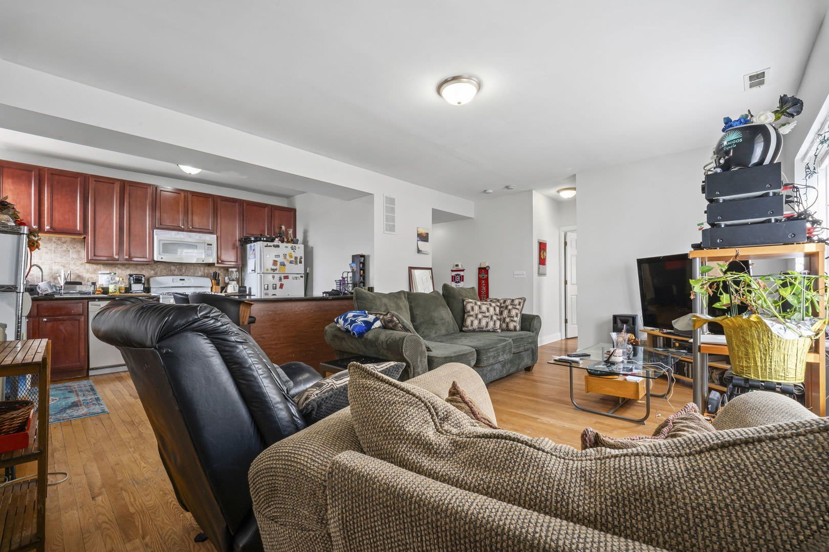 6319 N Sacramento Avenue – photo 4