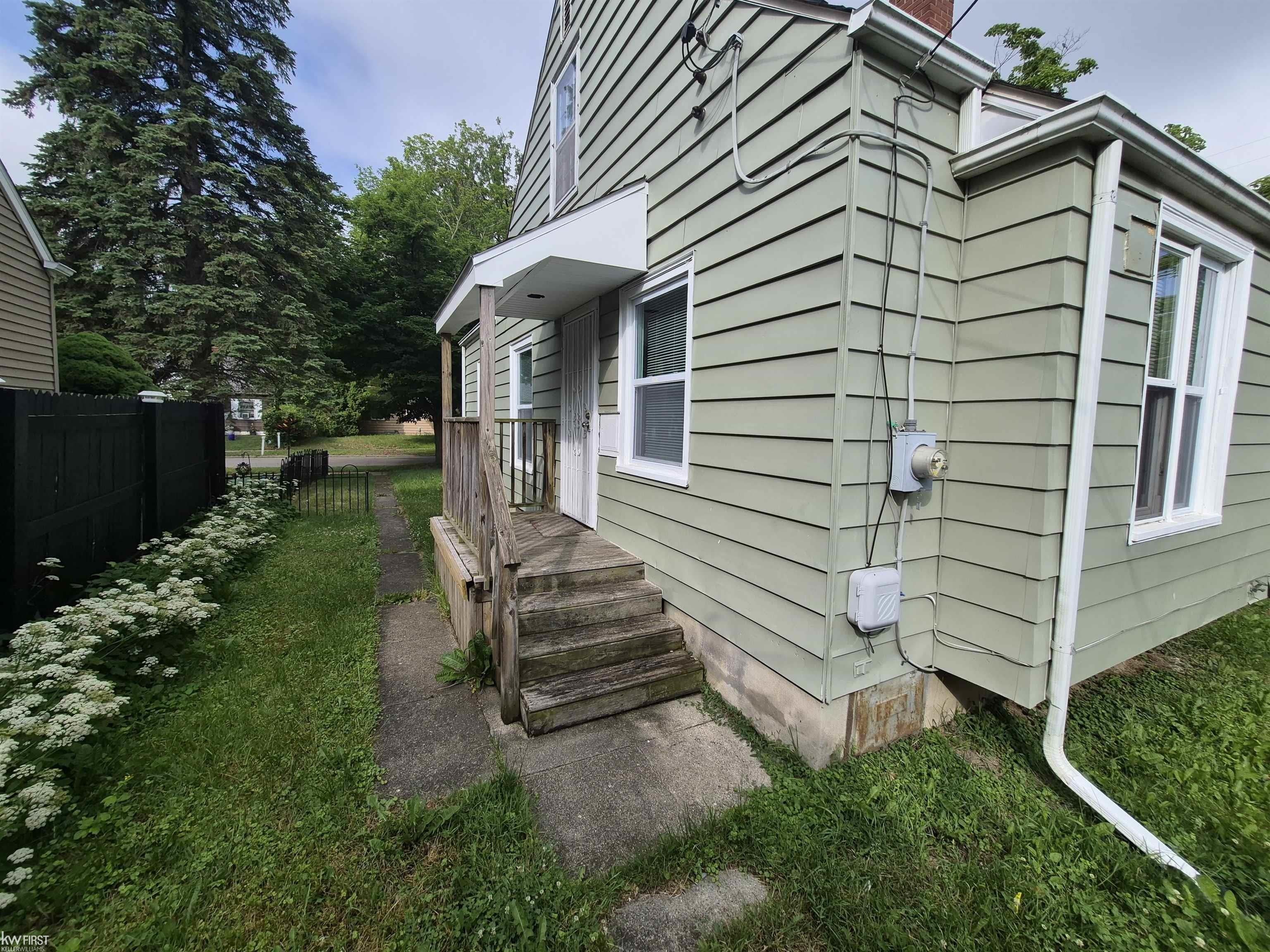 2038 Copeman Boulevard – photo 4