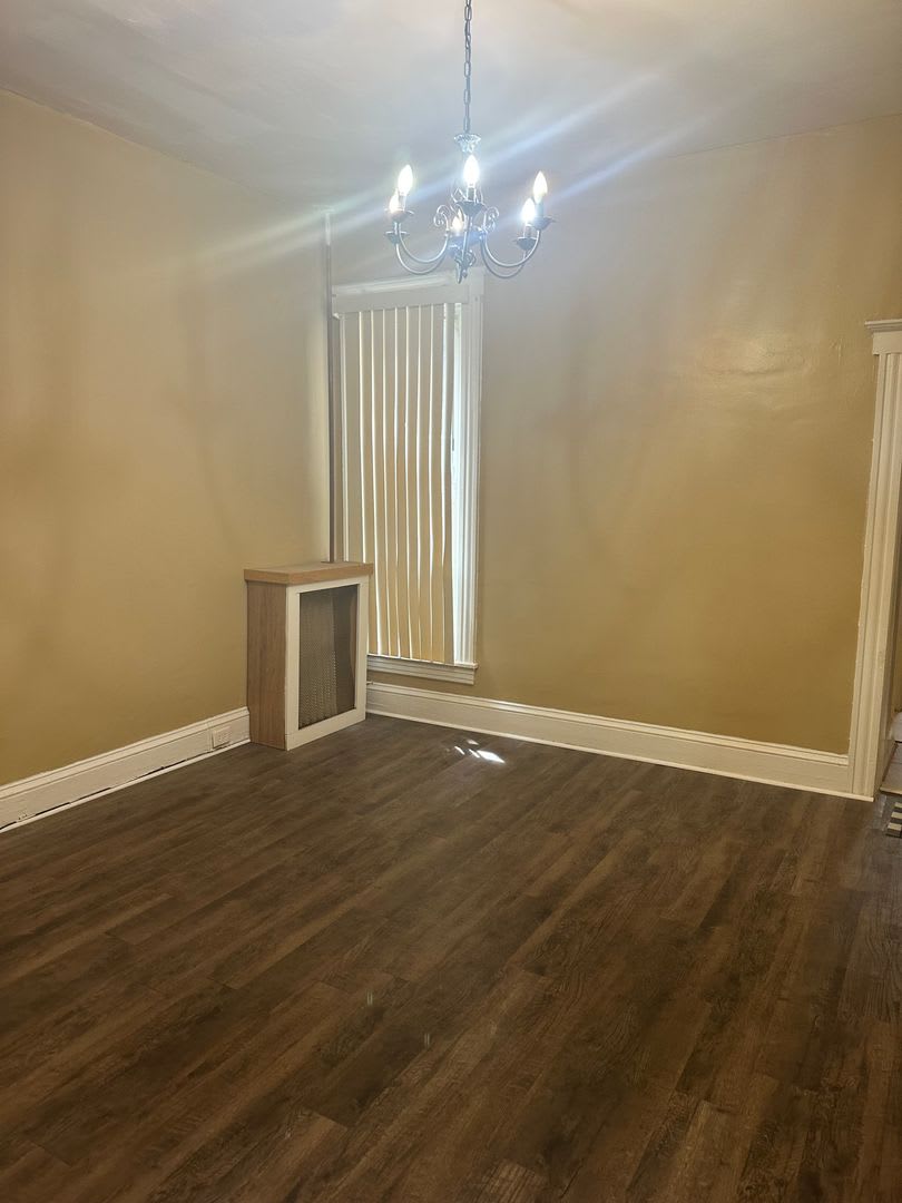 Spacious Home! Finished Basement! W/D! Available Now! – photo 3