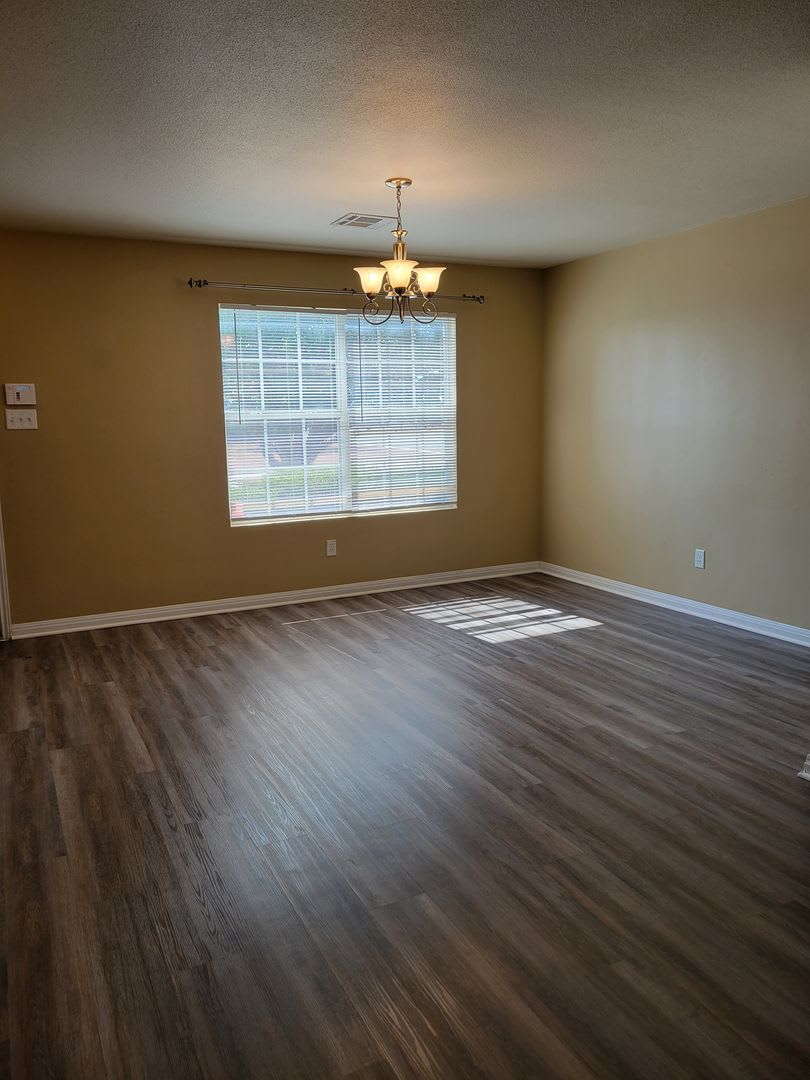 SPACIOUS 4bd/2ba house w in KIlleen with storage shed! – photo 3