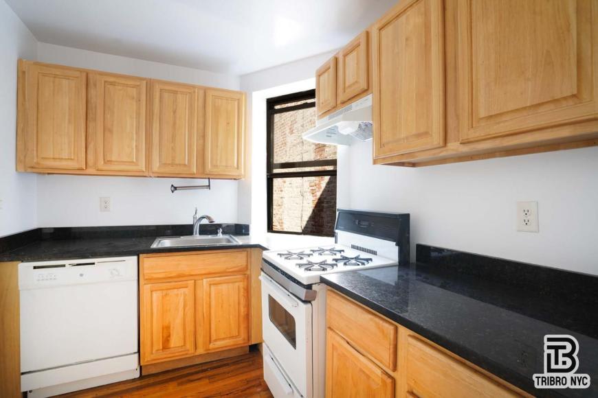 402 West 48th Street – photo 4