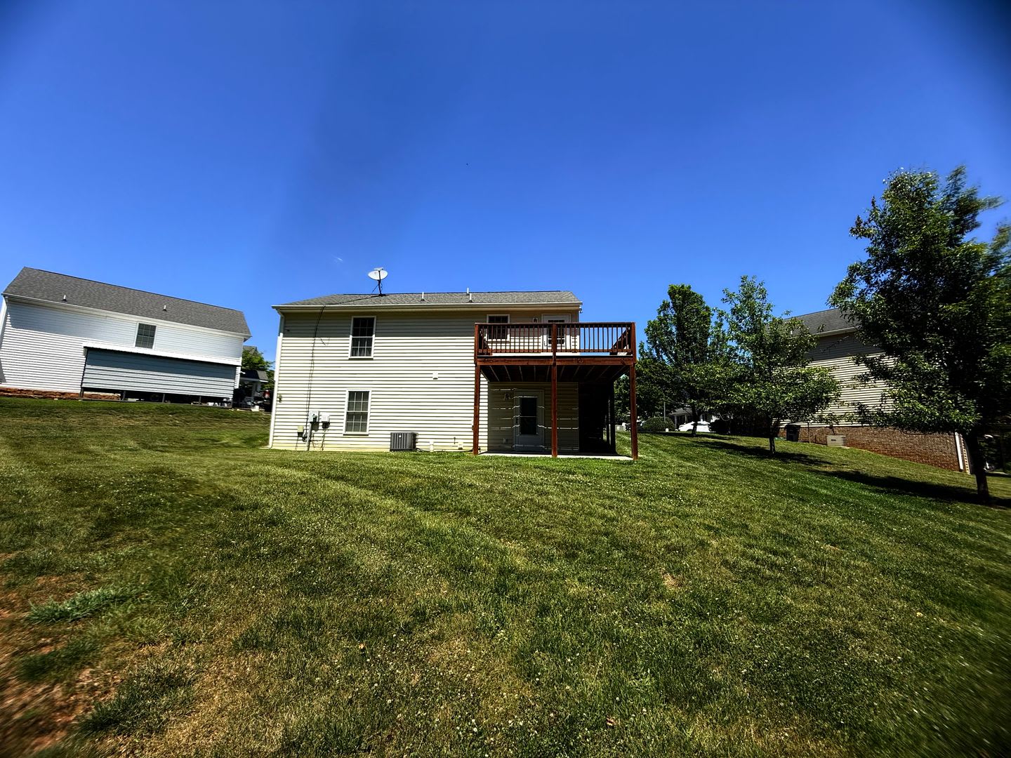 Split Foyer in New Towne Neighborhood – photo 3