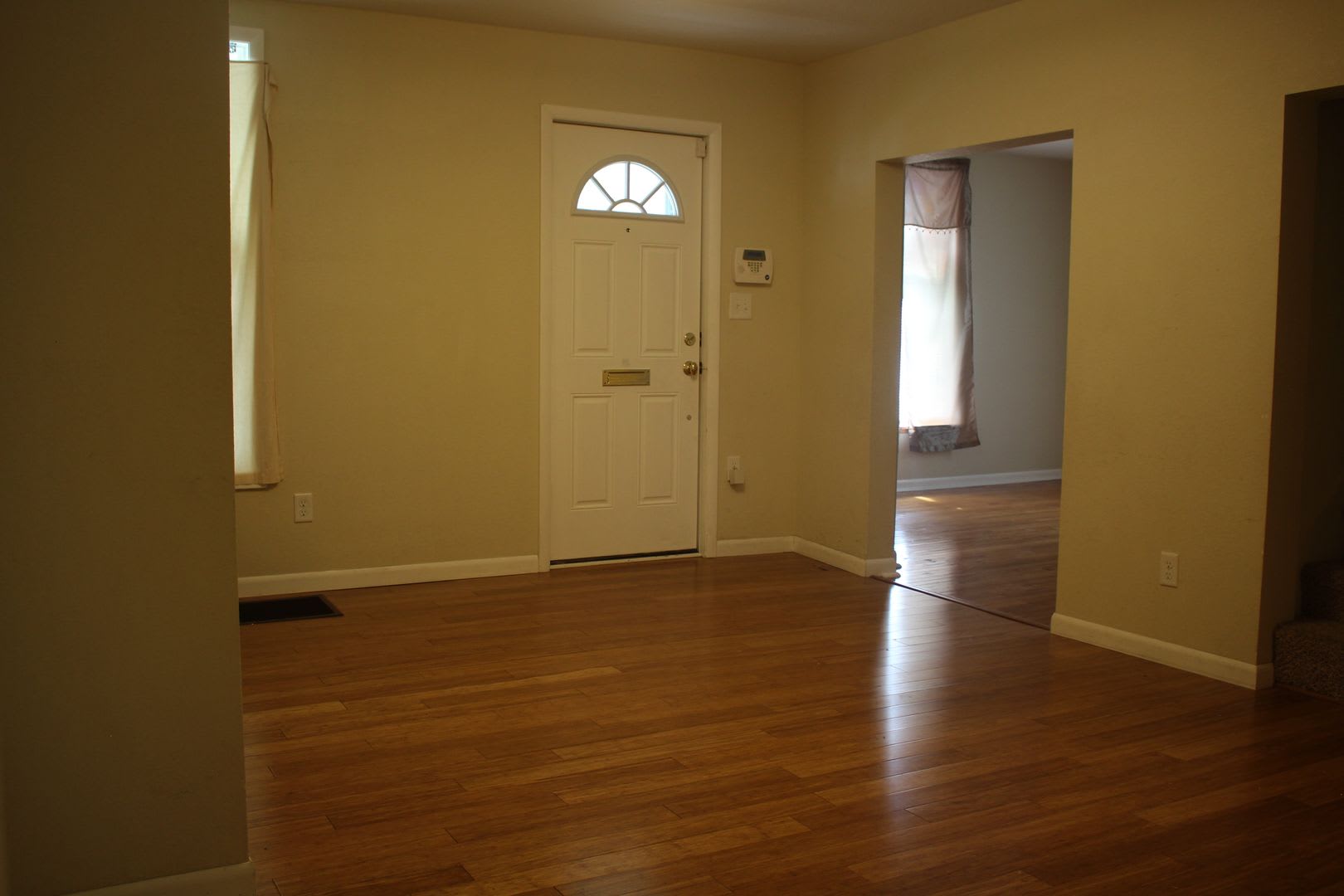 For Rent: 4 Bedroom/1 Bathroom Home – photo 2
