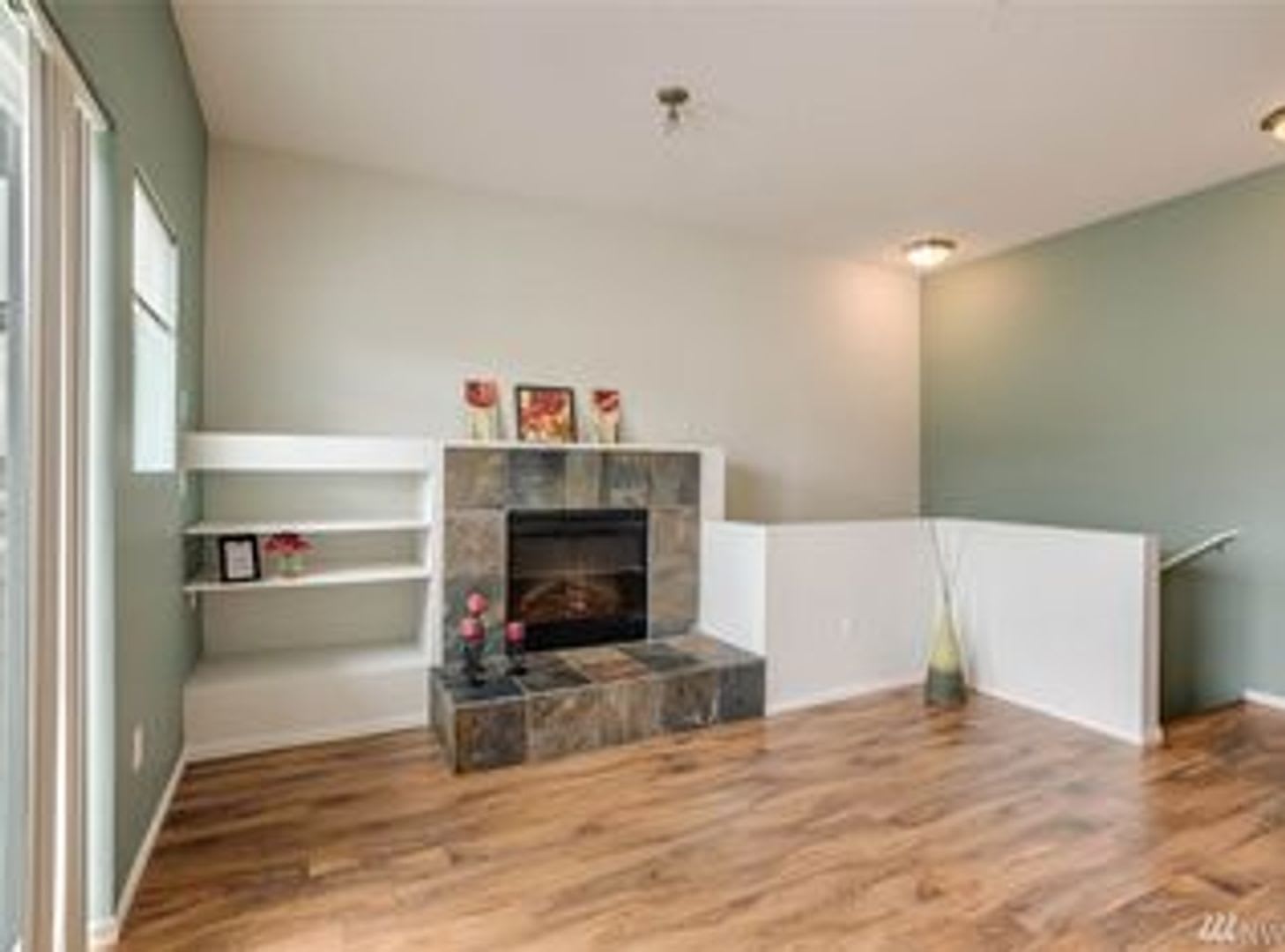 Excellent 2 Bed Seatac Condo With Tons Of Amenities – photo 3