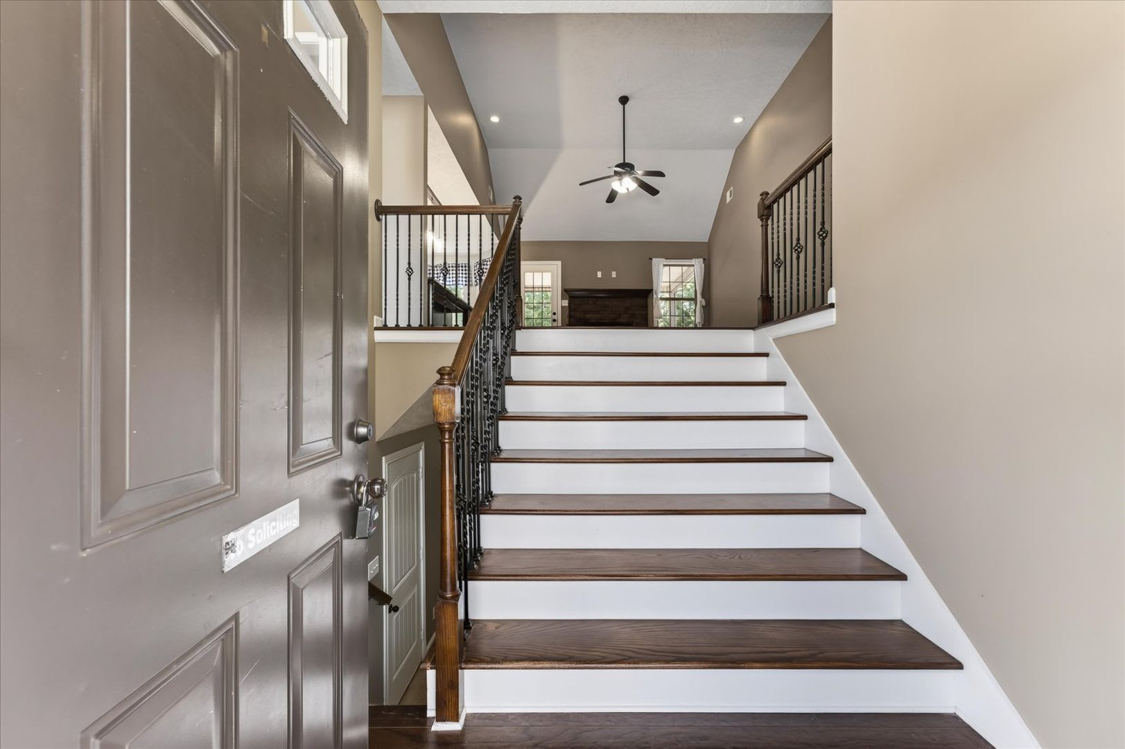Pet Friendly Five Bedroom with Basement! – photo 4