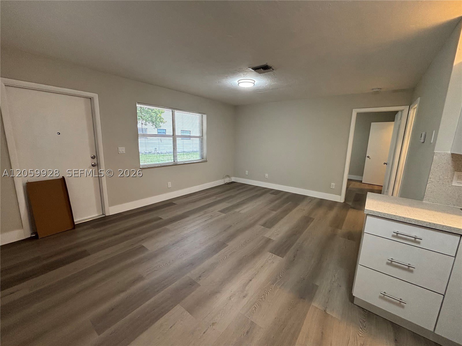 1011 Sw 8Th St – photo 4