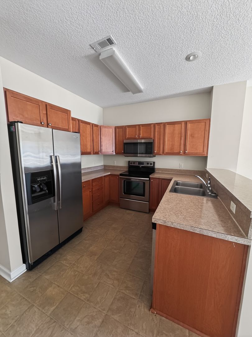 RATE DROP ALERT! (was $2100/month) – photo 3