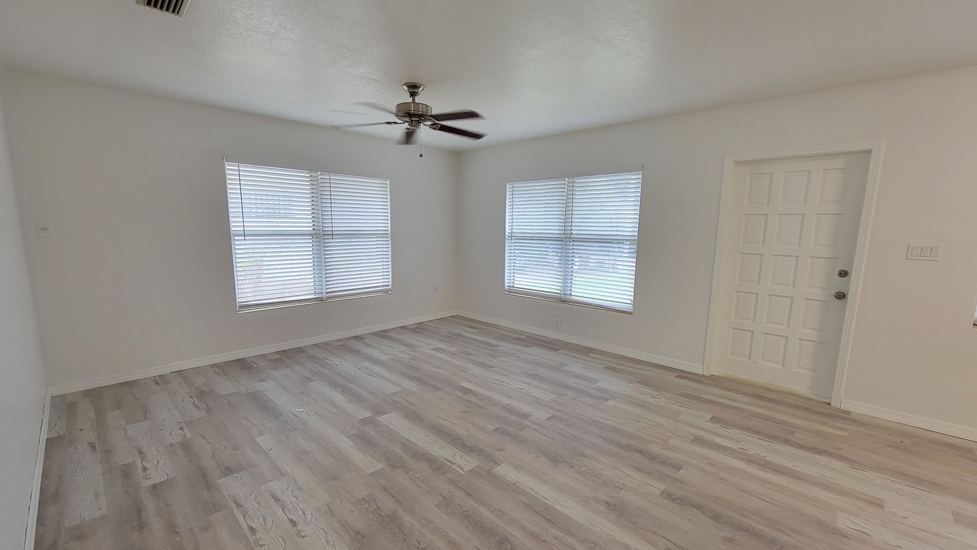 220 Avenue Des Parques North – photo 2