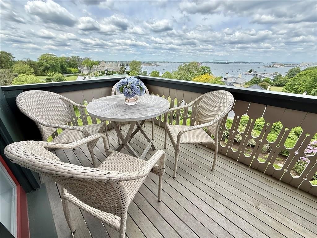 35 Chastellux Avenue – photo 5
