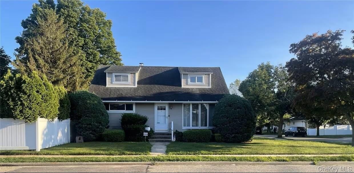11 Ida Avenue – photo 1