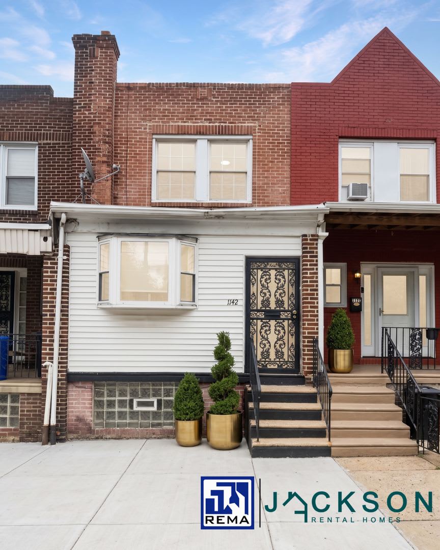 1142 E. Woodlawn St. – photo 1