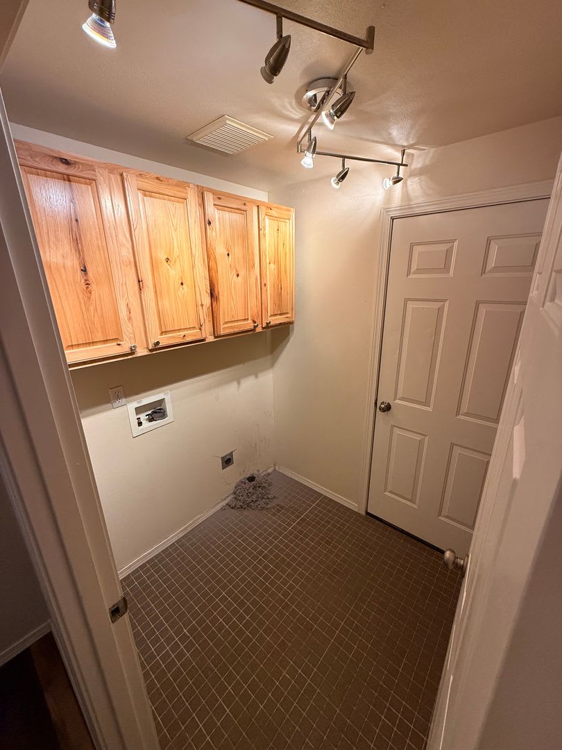 CHECK OUT THIS SPACIOUS, WELCOMING HOME IN THE MOUNTAIN VIEW DISTRICT!!! – photo 3