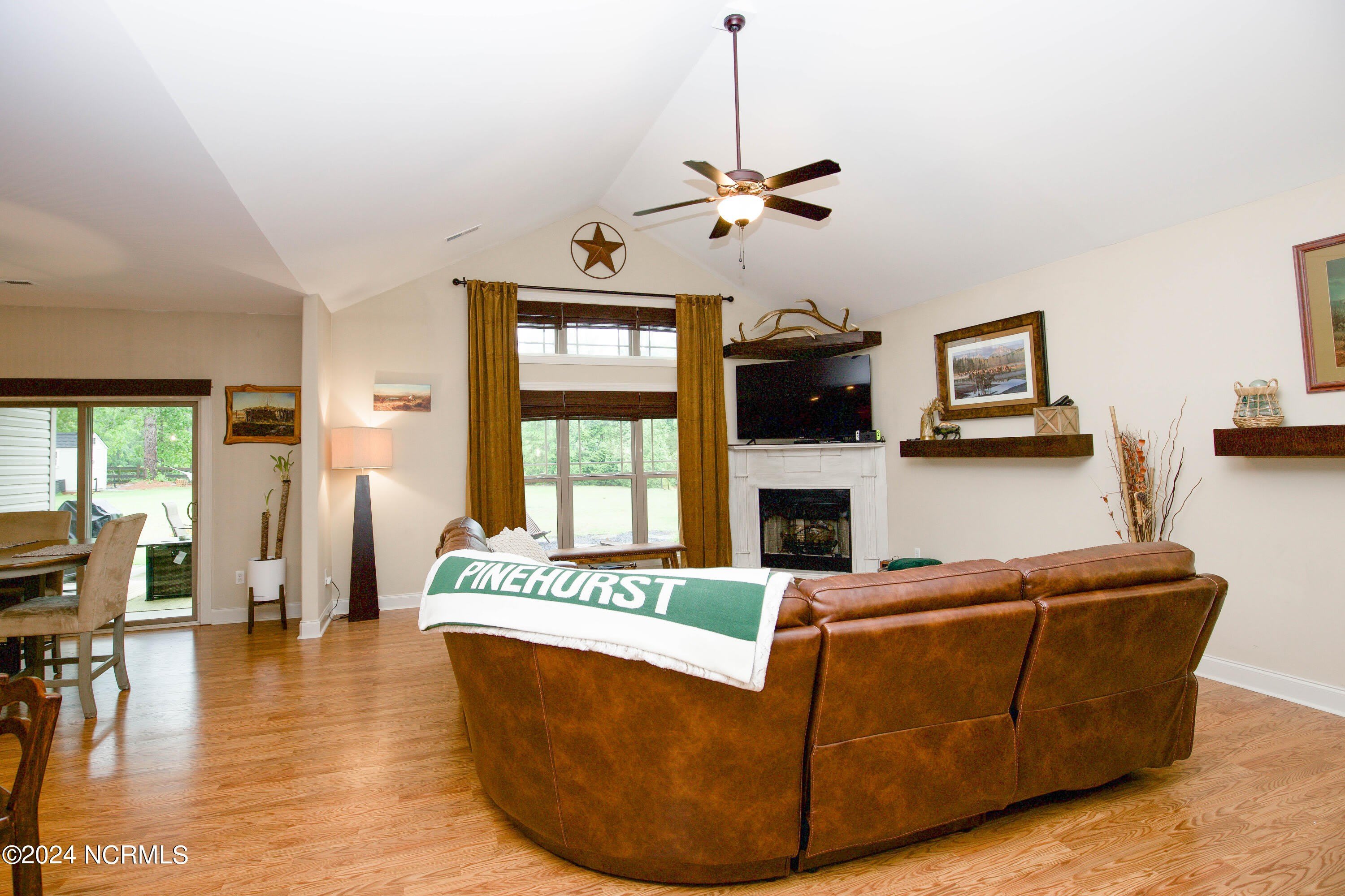 237 Rothbury Drive – photo 4