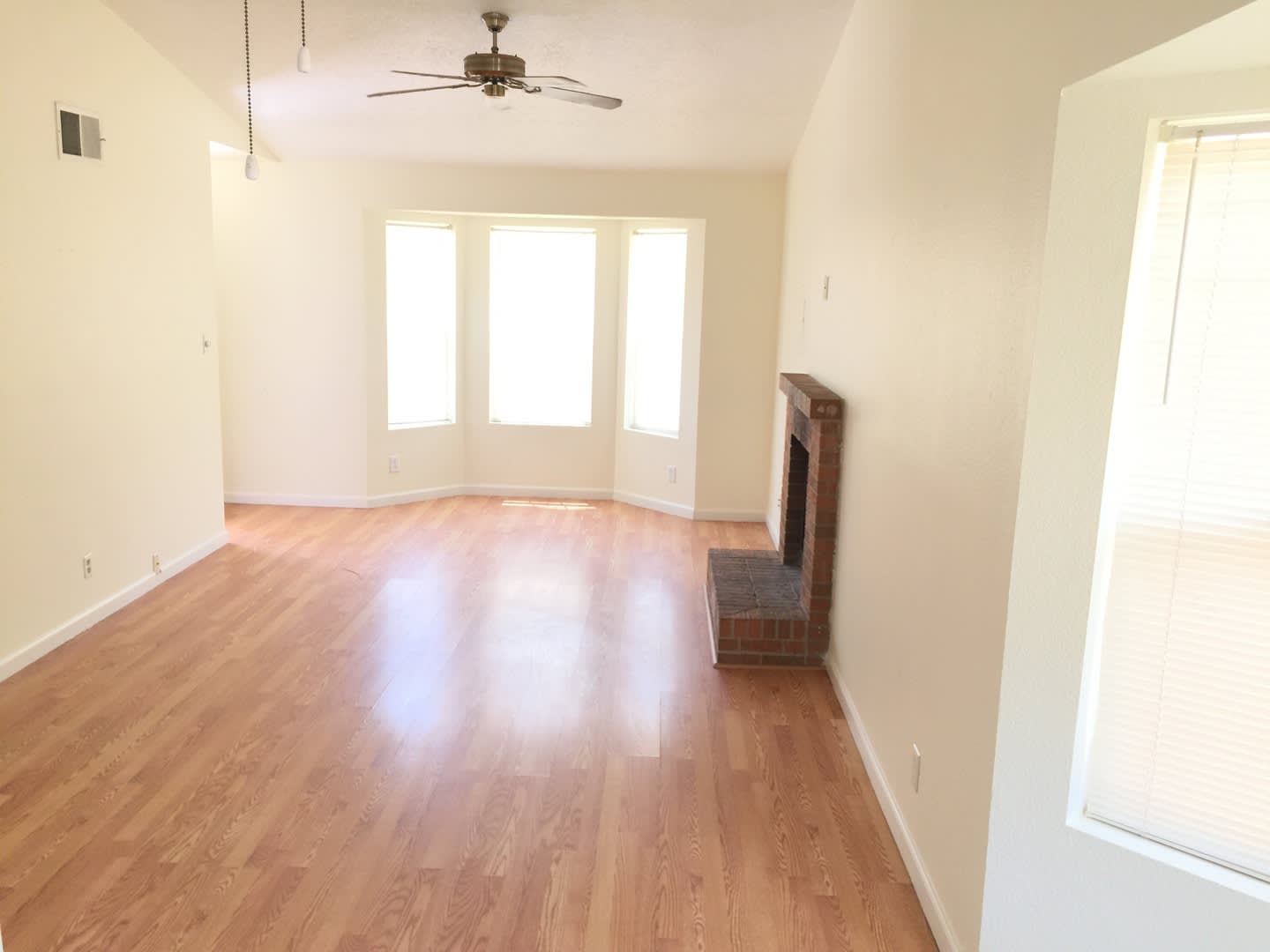 Coming Available September Bright Spacious Home Open Floor Plan Large Backyard Prime Nw Location – photo 3