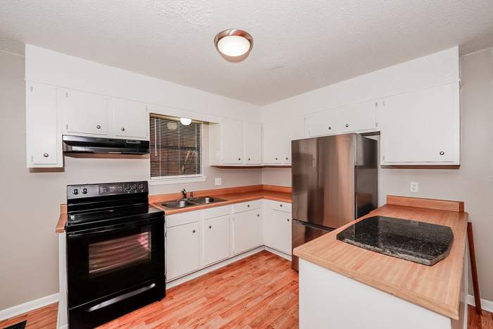 356 Lakeshore Circle – photo 3