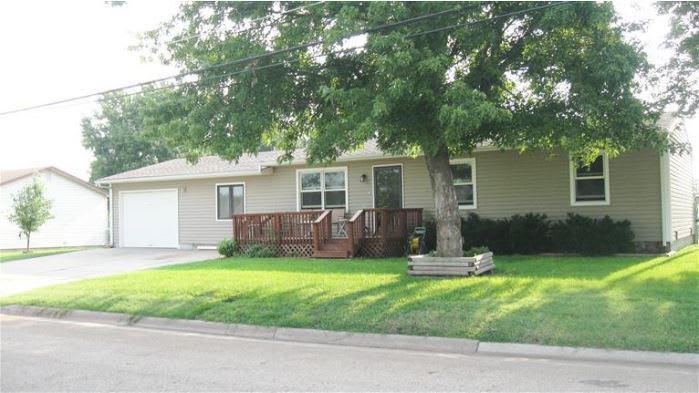 3 Bedroom, 1.5 Bathroom House – photo 1